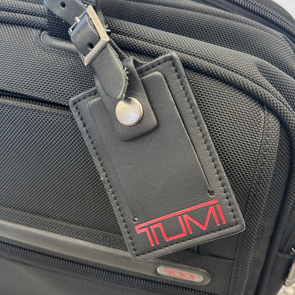 Unisex Tumi Alpha Ballistic Nylon 18" Boarding Tote in Black, OS- NWOT! - Picture 4 of 12